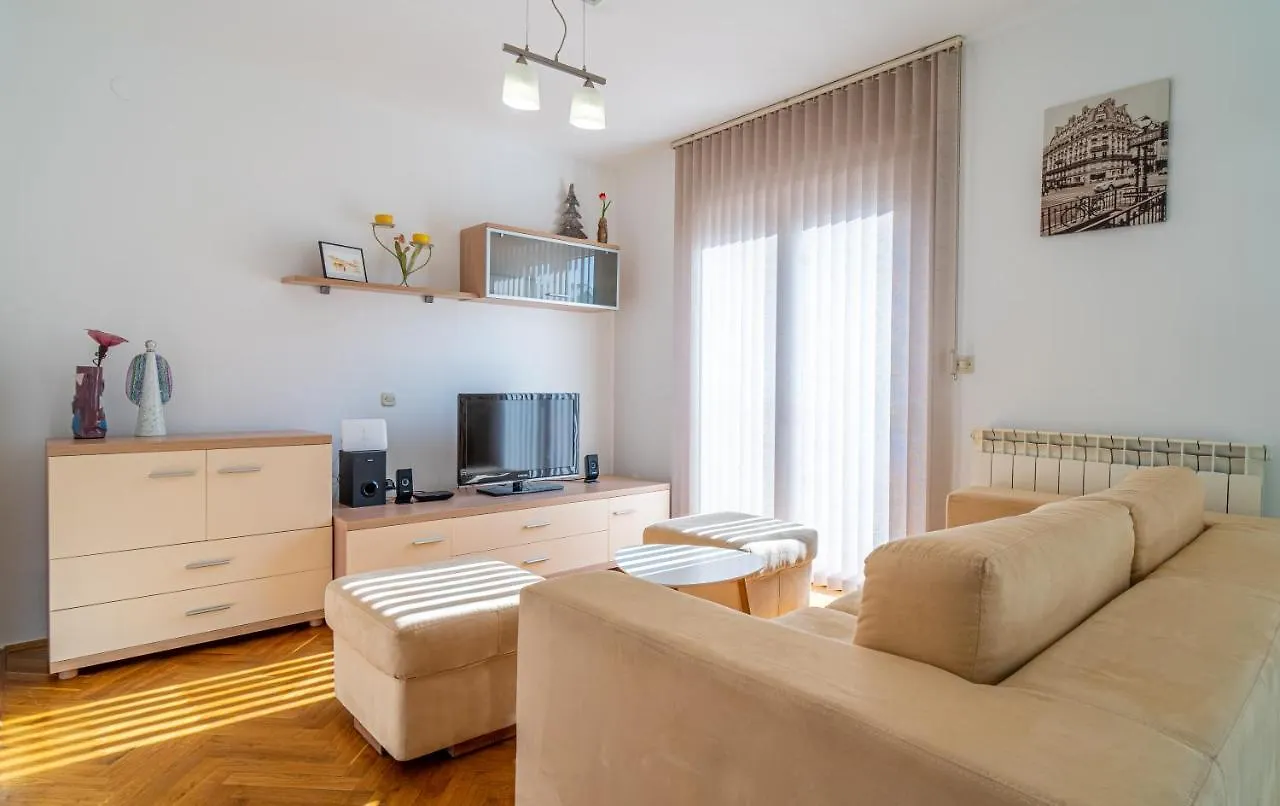 Lovely Dunia Apartment Pula
