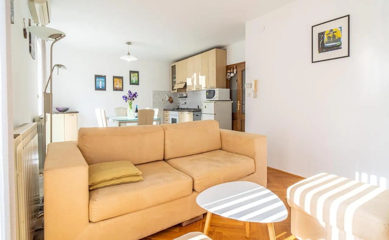 Lovely Dunia Apartment Pula Croatia