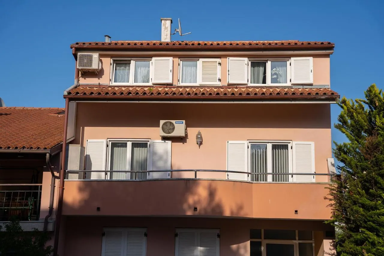 Lovely Dunia Apartment Pula Croatia