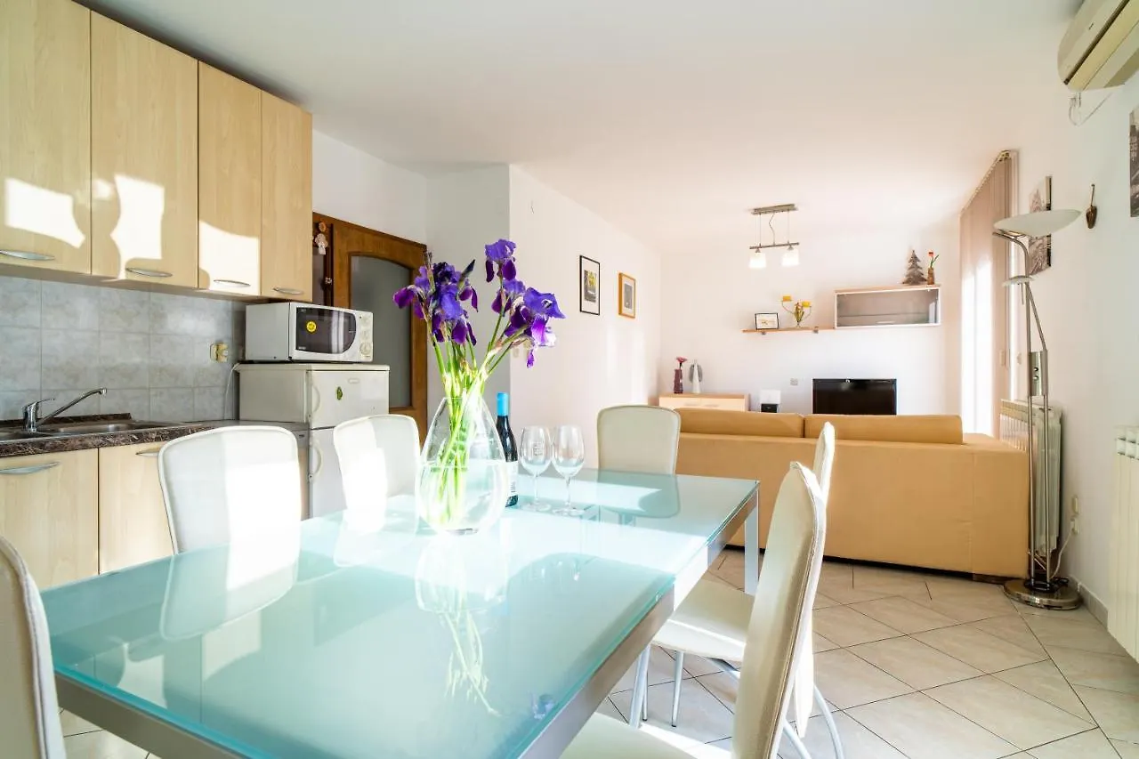Lovely Dunia Apartment Pula