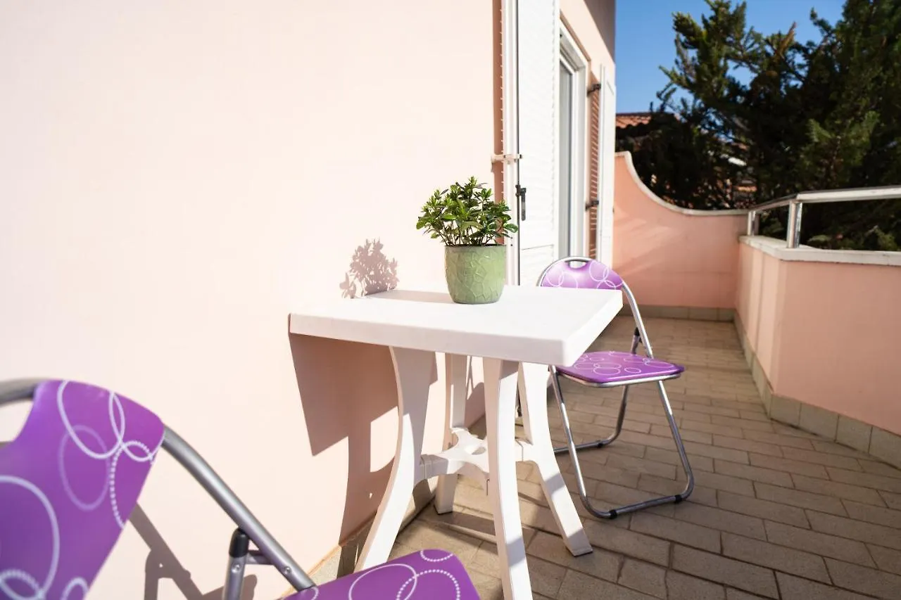 Lovely Dunia Apartment Pula 0*,  Croatia
