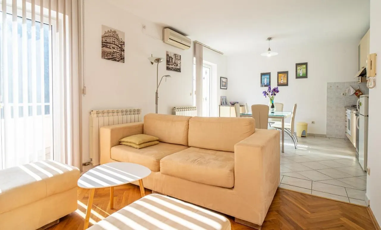Lovely Dunia Apartment Pula