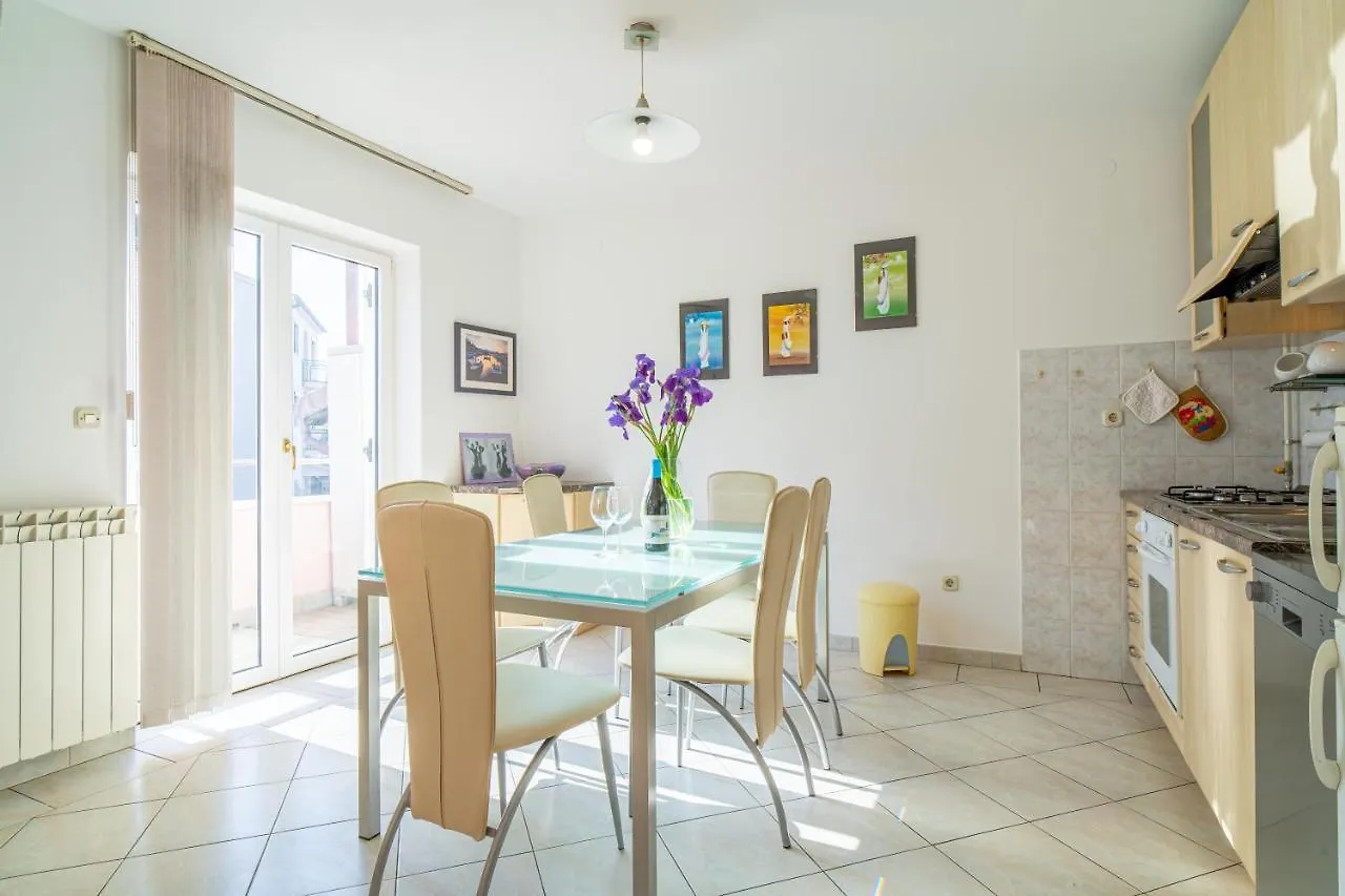 Lovely Dunia Apartment Pula